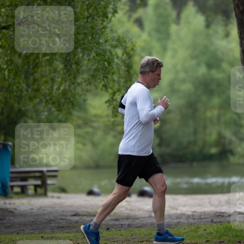 05.05.2024 - 7. Wedeler Halbmarathon Michael Strokosch http://msf.ph/oto/6220936 05.05.2024 10:42:39 Laufen  meine-sportfotos.de