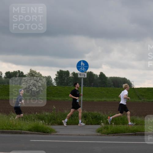 05.05.2024 - 7. Wedeler Halbmarathon Michael Strokosch http://msf.ph/oto/6220974 05.05.2024 10:55:01 Laufen  meine-sportfotos.de