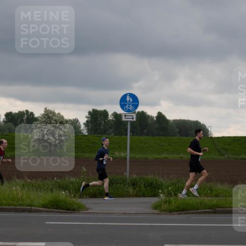05.05.2024 - 7. Wedeler Halbmarathon Michael Strokosch http://msf.ph/oto/6220977 05.05.2024 10:55:01 Laufen  meine-sportfotos.de