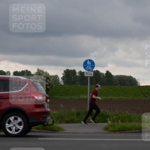 05.05.2024 - 7. Wedeler Halbmarathon Michael Strokosch http://msf.ph/oto/6220982 05.05.2024 10:55:03 Laufen  meine-sportfotos.de