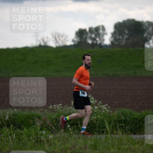 05.05.2024 - 7. Wedeler Halbmarathon Michael Strokosch http://msf.ph/oto/6220983 05.05.2024 10:55:11 Laufen 656, 885 meine-sportfotos.de