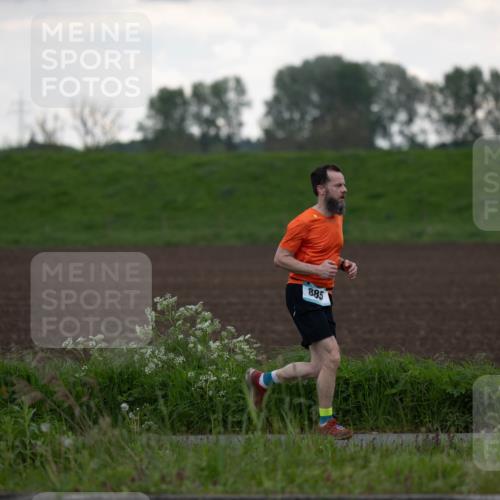 05.05.2024 - 7. Wedeler Halbmarathon Michael Strokosch http://msf.ph/oto/6220984 05.05.2024 10:55:11 Laufen 885 meine-sportfotos.de