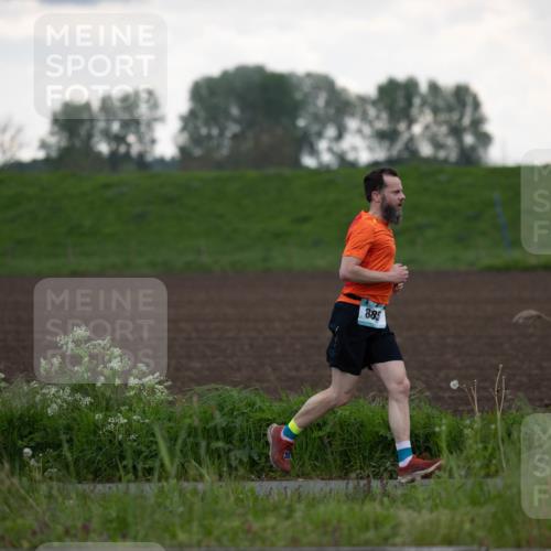 05.05.2024 - 7. Wedeler Halbmarathon Michael Strokosch http://msf.ph/oto/6220985 05.05.2024 10:55:11 Laufen 885 meine-sportfotos.de