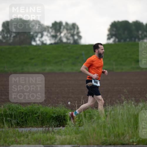 05.05.2024 - 7. Wedeler Halbmarathon Michael Strokosch http://msf.ph/oto/6220986 05.05.2024 10:55:11 Laufen 885 meine-sportfotos.de
