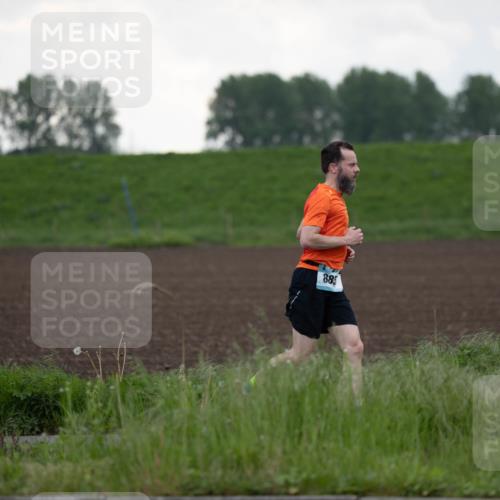 05.05.2024 - 7. Wedeler Halbmarathon Michael Strokosch http://msf.ph/oto/6220987 05.05.2024 10:55:12 Laufen 885 meine-sportfotos.de