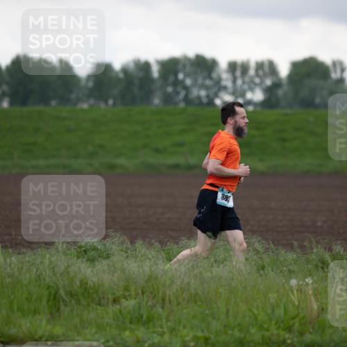 05.05.2024 - 7. Wedeler Halbmarathon Michael Strokosch http://msf.ph/oto/6220989 05.05.2024 10:55:12 Laufen 885 meine-sportfotos.de