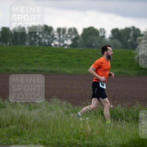 05.05.2024 - 7. Wedeler Halbmarathon Michael Strokosch http://msf.ph/oto/6220990 05.05.2024 10:55:13 Laufen 88 meine-sportfotos.de