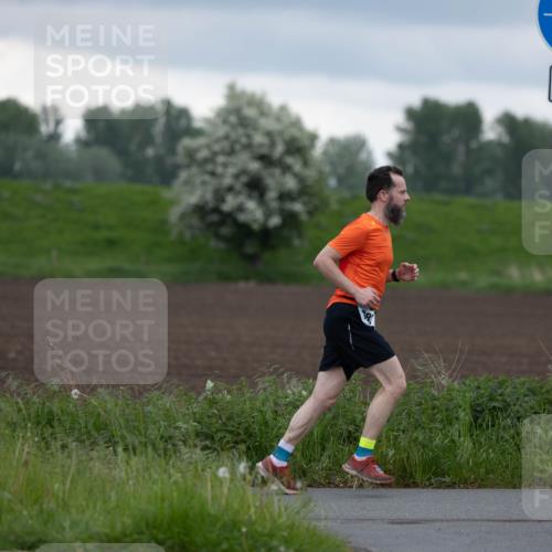 05.05.2024 - 7. Wedeler Halbmarathon Michael Strokosch http://msf.ph/oto/6220992 05.05.2024 10:55:13 Laufen  meine-sportfotos.de