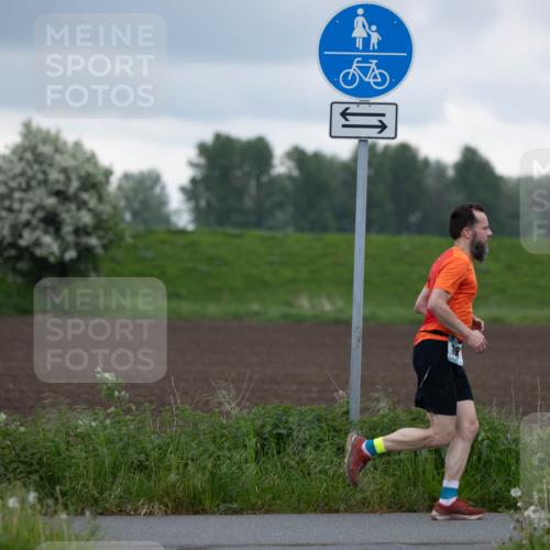 05.05.2024 - 7. Wedeler Halbmarathon Michael Strokosch http://msf.ph/oto/6220994 05.05.2024 10:55:14 Laufen  meine-sportfotos.de
