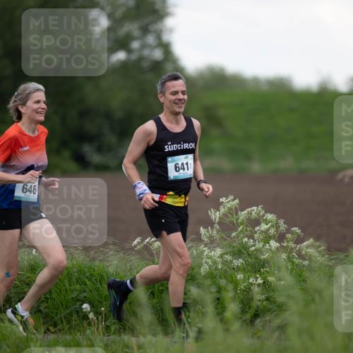 05.05.2024 - 7. Wedeler Halbmarathon Michael Strokosch http://msf.ph/oto/6221007 05.05.2024 10:55:34 Laufen 646, 641 meine-sportfotos.de