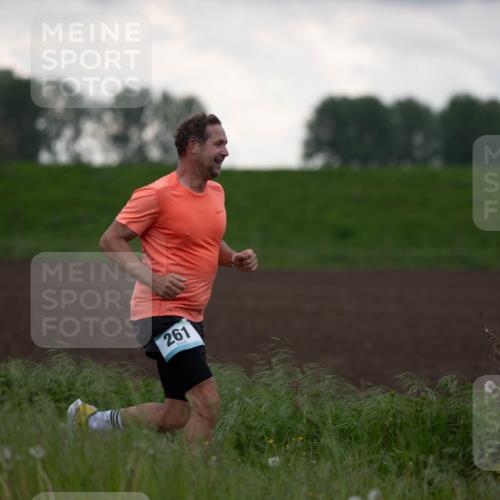 05.05.2024 - 7. Wedeler Halbmarathon Michael Strokosch http://msf.ph/oto/6221017 05.05.2024 10:55:48 Laufen 261 meine-sportfotos.de