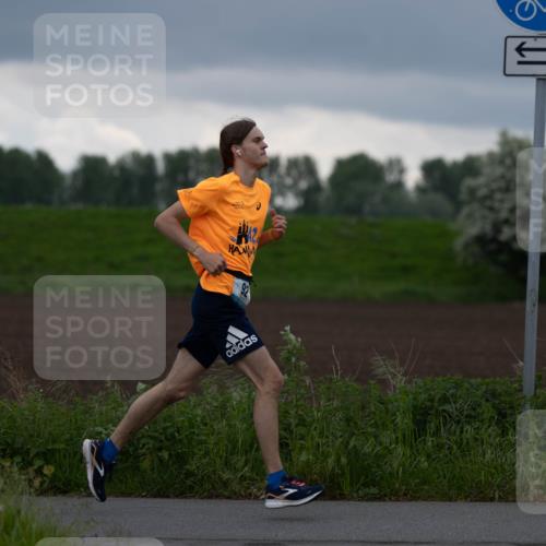 05.05.2024 - 7. Wedeler Halbmarathon Michael Strokosch http://msf.ph/oto/6221025 05.05.2024 10:55:54 Laufen  meine-sportfotos.de