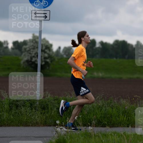 05.05.2024 - 7. Wedeler Halbmarathon Michael Strokosch http://msf.ph/oto/6221027 05.05.2024 10:55:55 Laufen  meine-sportfotos.de