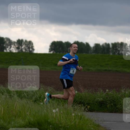 05.05.2024 - 7. Wedeler Halbmarathon Michael Strokosch http://msf.ph/oto/6221029 05.05.2024 10:55:57 Laufen 6 meine-sportfotos.de