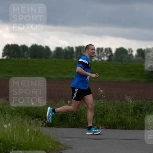 05.05.2024 - 7. Wedeler Halbmarathon Michael Strokosch http://msf.ph/oto/6221030 05.05.2024 10:55:57 Laufen  meine-sportfotos.de