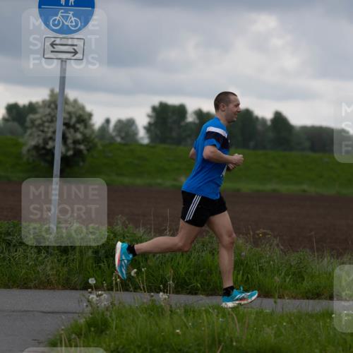 05.05.2024 - 7. Wedeler Halbmarathon Michael Strokosch http://msf.ph/oto/6221033 05.05.2024 10:55:58 Laufen  meine-sportfotos.de