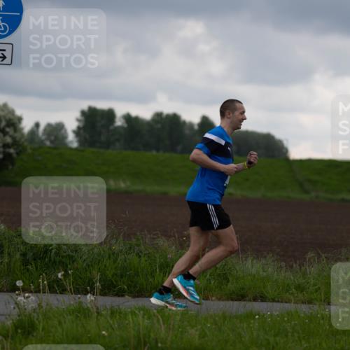 05.05.2024 - 7. Wedeler Halbmarathon Michael Strokosch http://msf.ph/oto/6221034 05.05.2024 10:55:58 Laufen  meine-sportfotos.de