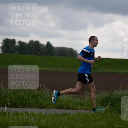 05.05.2024 - 7. Wedeler Halbmarathon Michael Strokosch http://msf.ph/oto/6221035 05.05.2024 10:55:59 Laufen  meine-sportfotos.de