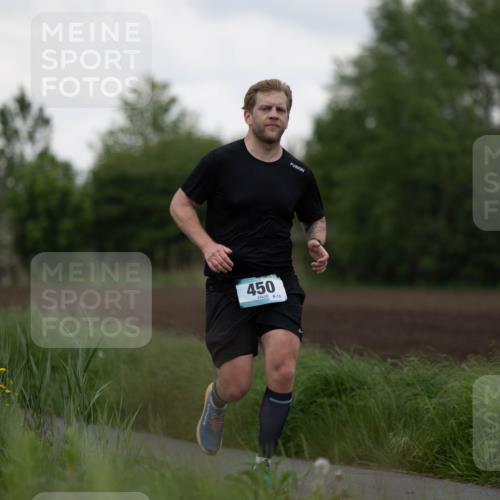 05.05.2024 - 7. Wedeler Halbmarathon Michael Strokosch http://msf.ph/oto/6221040 05.05.2024 10:56:13 Laufen 450, 13 meine-sportfotos.de