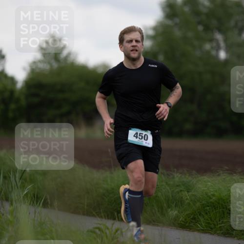 05.05.2024 - 7. Wedeler Halbmarathon Michael Strokosch http://msf.ph/oto/6221041 05.05.2024 10:56:13 Laufen 450, 13 meine-sportfotos.de