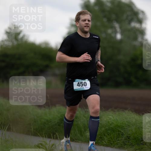 05.05.2024 - 7. Wedeler Halbmarathon Michael Strokosch http://msf.ph/oto/6221042 05.05.2024 10:56:13 Laufen 450, 13 meine-sportfotos.de