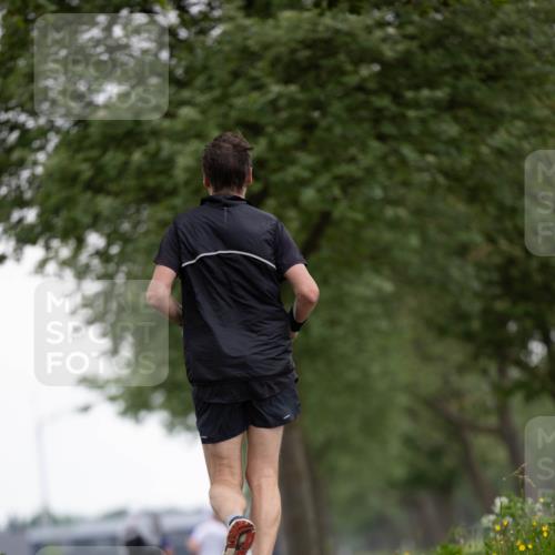 05.05.2024 - 7. Wedeler Halbmarathon Michael Strokosch http://msf.ph/oto/6221085 05.05.2024 10:57:09 Laufen  meine-sportfotos.de