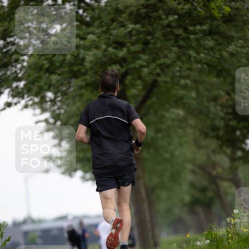 05.05.2024 - 7. Wedeler Halbmarathon Michael Strokosch http://msf.ph/oto/6221088 05.05.2024 10:57:09 Laufen  meine-sportfotos.de