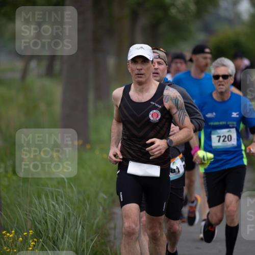 05.05.2024 - 7. Wedeler Halbmarathon Michael Strokosch http://msf.ph/oto/6221101 05.05.2024 10:57:47 Laufen 720 meine-sportfotos.de