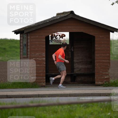 05.05.2024 - 7. Wedeler Halbmarathon Michael Strokosch http://msf.ph/oto/6221105 05.05.2024 10:58:20 Laufen  meine-sportfotos.de