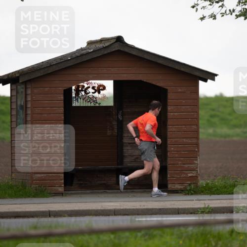 05.05.2024 - 7. Wedeler Halbmarathon Michael Strokosch http://msf.ph/oto/6221106 05.05.2024 10:58:20 Laufen  meine-sportfotos.de