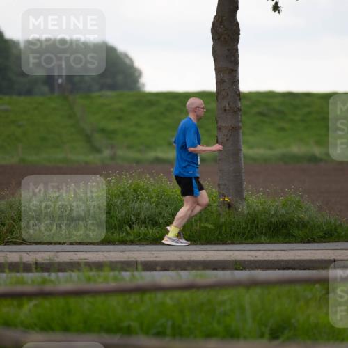 05.05.2024 - 7. Wedeler Halbmarathon Michael Strokosch http://msf.ph/oto/6221115 05.05.2024 10:58:32 Laufen  meine-sportfotos.de