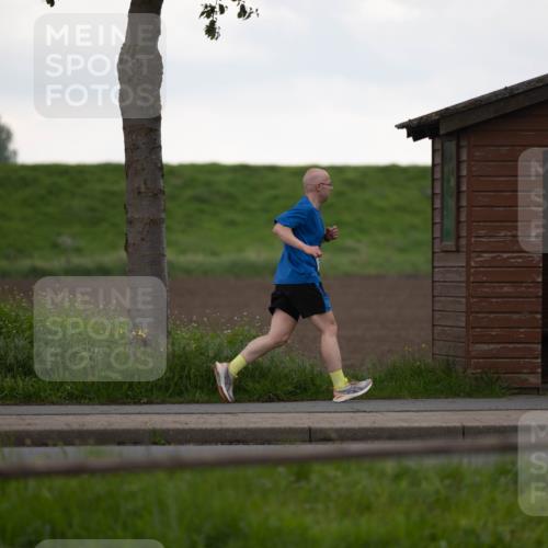 05.05.2024 - 7. Wedeler Halbmarathon Michael Strokosch http://msf.ph/oto/6221117 05.05.2024 10:58:32 Laufen  meine-sportfotos.de