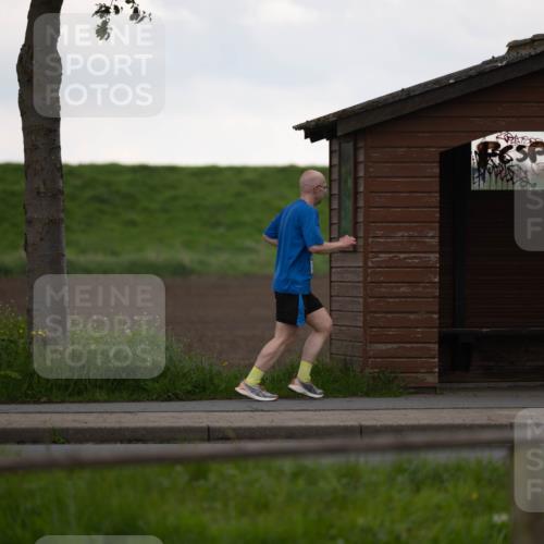 05.05.2024 - 7. Wedeler Halbmarathon Michael Strokosch http://msf.ph/oto/6221118 05.05.2024 10:58:33 Laufen  meine-sportfotos.de