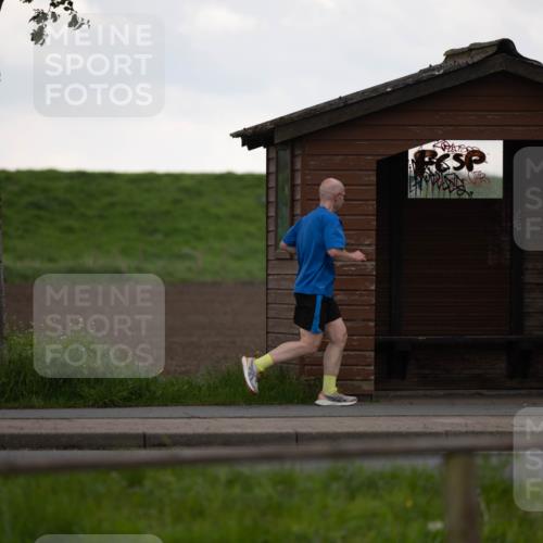 05.05.2024 - 7. Wedeler Halbmarathon Michael Strokosch http://msf.ph/oto/6221119 05.05.2024 10:58:33 Laufen  meine-sportfotos.de