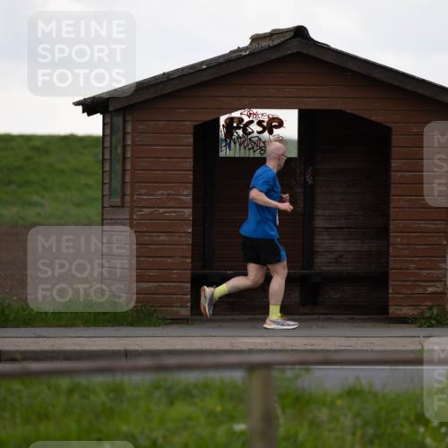 05.05.2024 - 7. Wedeler Halbmarathon Michael Strokosch http://msf.ph/oto/6221120 05.05.2024 10:58:33 Laufen  meine-sportfotos.de