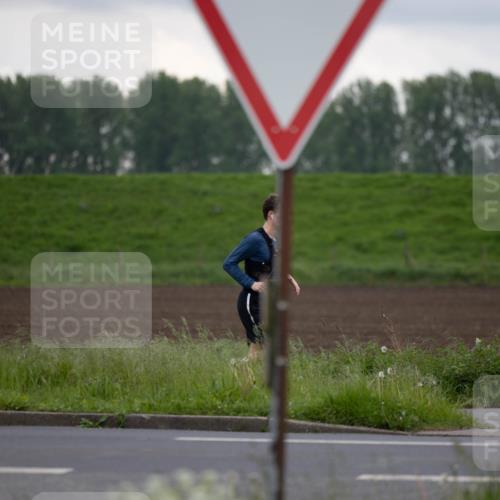 05.05.2024 - 7. Wedeler Halbmarathon Michael Strokosch http://msf.ph/oto/6221124 05.05.2024 10:58:40 Laufen  meine-sportfotos.de