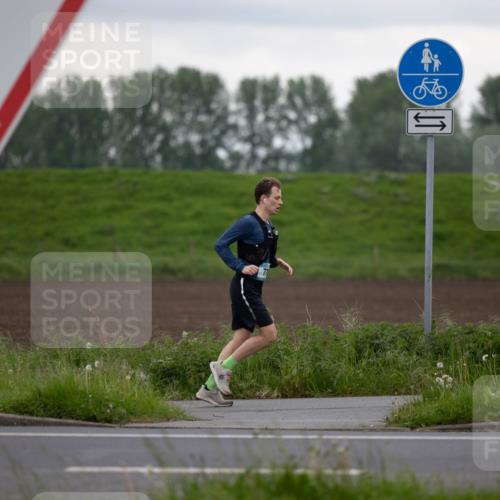 05.05.2024 - 7. Wedeler Halbmarathon Michael Strokosch http://msf.ph/oto/6221125 05.05.2024 10:58:41 Laufen  meine-sportfotos.de