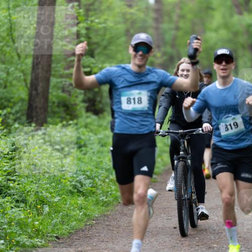 05.05.2024 - 7. Wedeler Halbmarathon Michael Strokosch http://msf.ph/oto/6221400 05.05.2024 10:47:04 Laufen 818, 819 meine-sportfotos.de