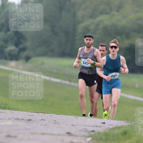 05.05.2024 - 7. Wedeler Halbmarathon H.Heesch http://msf.ph/oto/6221549 05.05.2024 10:54:51 Laufen 645, 737 meine-sportfotos.de