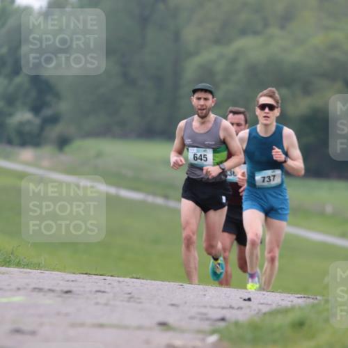 05.05.2024 - 7. Wedeler Halbmarathon H.Heesch http://msf.ph/oto/6221550 05.05.2024 10:54:51 Laufen 645, 737 meine-sportfotos.de