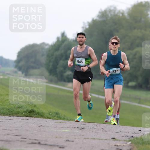 05.05.2024 - 7. Wedeler Halbmarathon H.Heesch http://msf.ph/oto/6221557 05.05.2024 10:54:53 Laufen 645, 737 meine-sportfotos.de