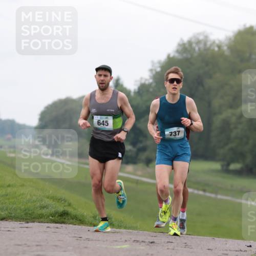 05.05.2024 - 7. Wedeler Halbmarathon H.Heesch http://msf.ph/oto/6221560 05.05.2024 10:54:54 Laufen 645, 737 meine-sportfotos.de