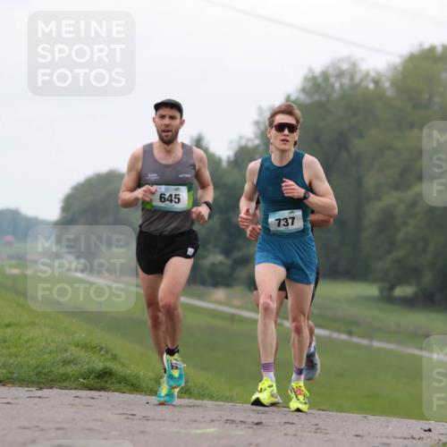 05.05.2024 - 7. Wedeler Halbmarathon H.Heesch http://msf.ph/oto/6221561 05.05.2024 10:54:54 Laufen 645, 737 meine-sportfotos.de