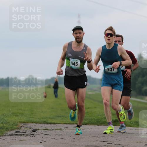 05.05.2024 - 7. Wedeler Halbmarathon H.Heesch http://msf.ph/oto/6221566 05.05.2024 10:54:56 Laufen 645, 737 meine-sportfotos.de
