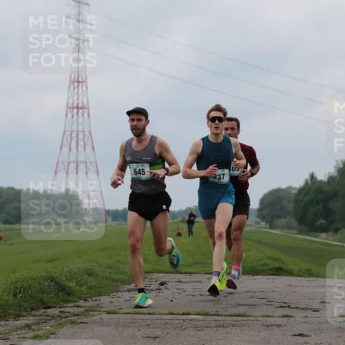 05.05.2024 - 7. Wedeler Halbmarathon H.Heesch http://msf.ph/oto/6221567 05.05.2024 10:54:57 Laufen 645, 737 meine-sportfotos.de