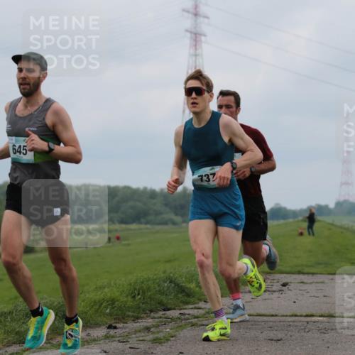 05.05.2024 - 7. Wedeler Halbmarathon H.Heesch http://msf.ph/oto/6221576 05.05.2024 10:54:58 Laufen 645, 737 meine-sportfotos.de