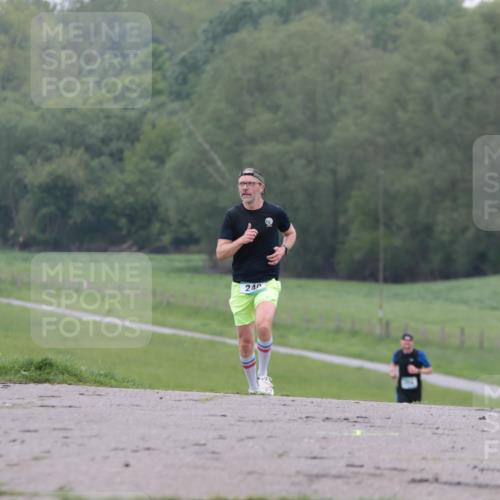 05.05.2024 - 7. Wedeler Halbmarathon H.Heesch http://msf.ph/oto/6221585 05.05.2024 10:56:17 Laufen 240 meine-sportfotos.de