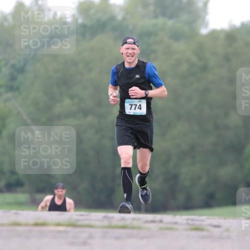 05.05.2024 - 7. Wedeler Halbmarathon H.Heesch http://msf.ph/oto/6221606 05.05.2024 10:56:26 Laufen 774, 84 meine-sportfotos.de