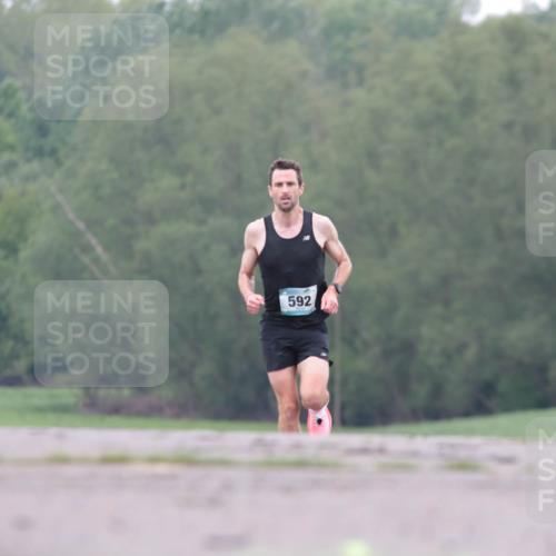 05.05.2024 - 7. Wedeler Halbmarathon H.Heesch http://msf.ph/oto/6221653 05.05.2024 10:56:44 Laufen 592 meine-sportfotos.de