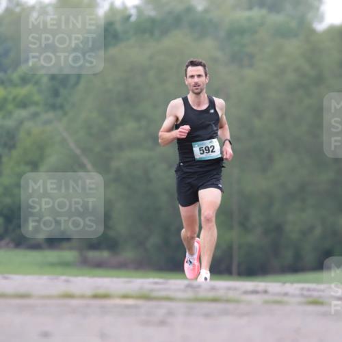 05.05.2024 - 7. Wedeler Halbmarathon H.Heesch http://msf.ph/oto/6221655 05.05.2024 10:56:45 Laufen 592 meine-sportfotos.de